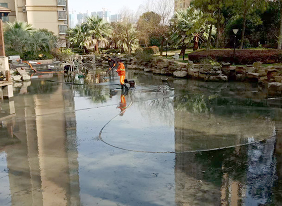 龙湖景观池淤泥清理